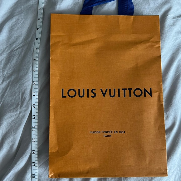 LOUIS VUITTON Shopping bag purchased in Milan, Italy - Picture 1 of 3
